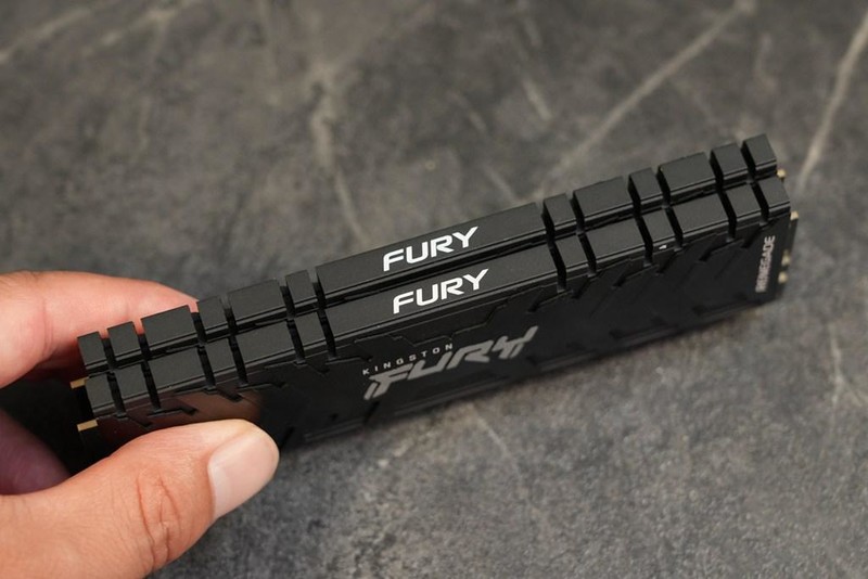 D4不落伍，12600K、微星Z690刀锋TI再战三年不服输