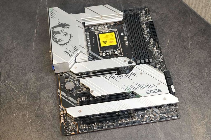 D4不落伍，12600K、微星Z690刀锋TI再战三年不服输