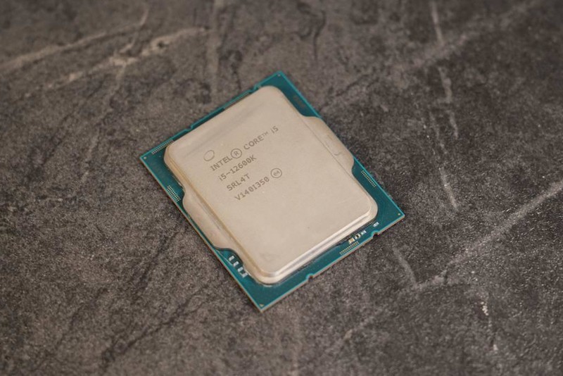 D4不落伍，12600K、微星Z690刀锋TI再战三年不服输