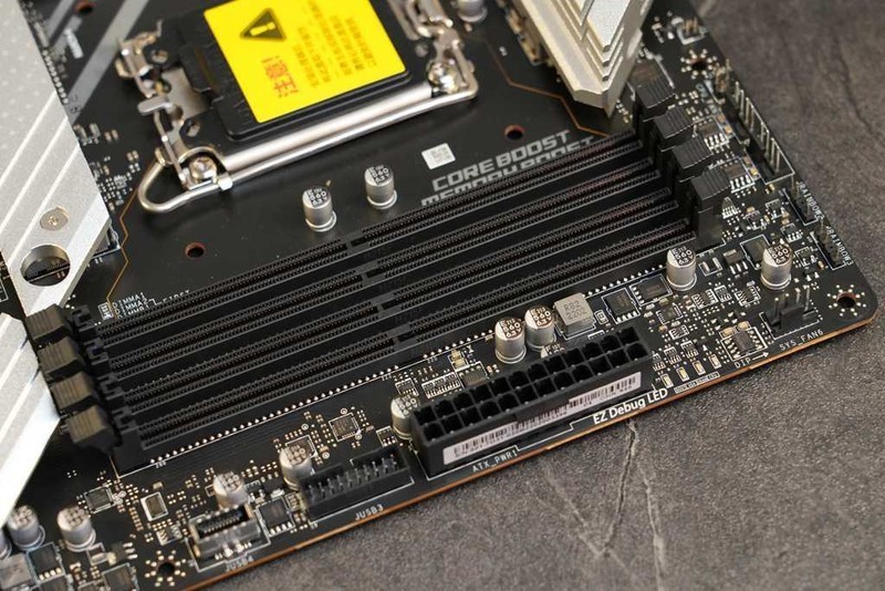 D4不落伍，12600K、微星Z690刀锋TI再战三年不服输