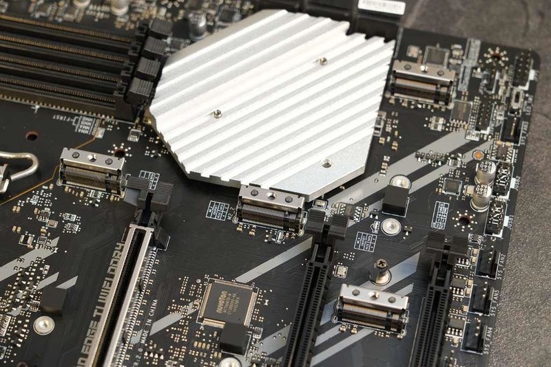 D4不落伍，12600K、微星Z690刀锋TI再战三年不服输