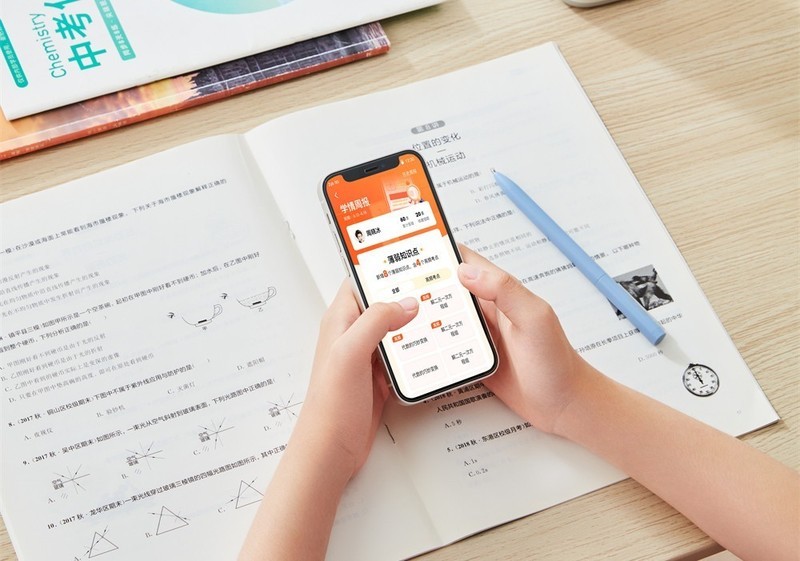 功能单一的词典笔还在用？可别耽误孩子了！双头笔学全科不香吗？