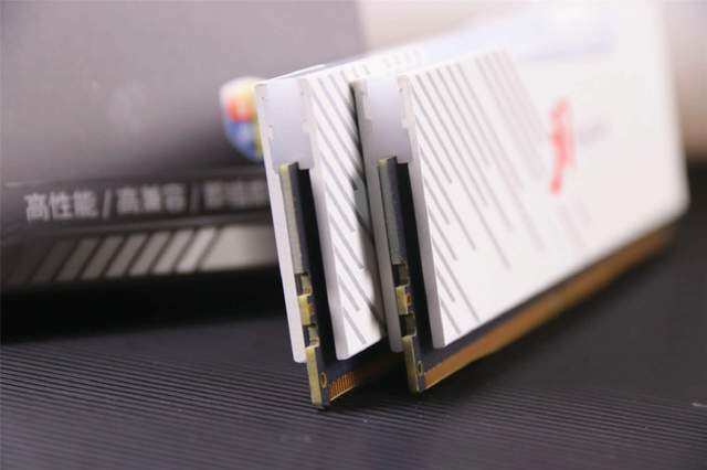 intel XMP3.0认证！金百达刃系列内存装机：海力士A-Die颗粒给力