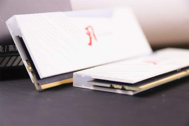 intel XMP3.0认证！金百达刃系列内存装机：海力士A-Die颗粒给力