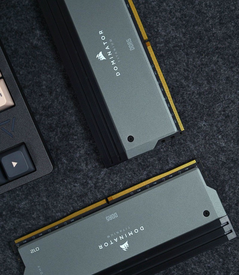 限量版美商海盗船统治者泰坦64G DDR5内存图鉴+使用体验+超频作业