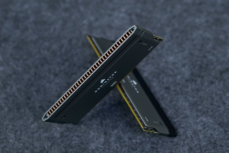 限量版美商海盗船统治者泰坦64G DDR5内存图鉴+使用体验+超频作业