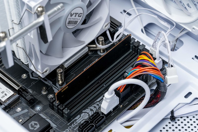 13代酷睿i7还是很能打，RTX4060主机宙斯盾S性能评测