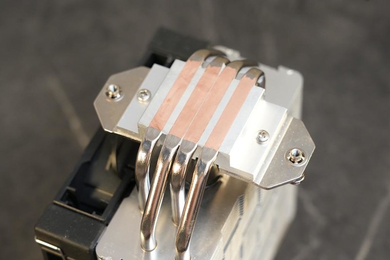 D4不落伍，12600K、微星Z690刀锋TI再战三年不服输