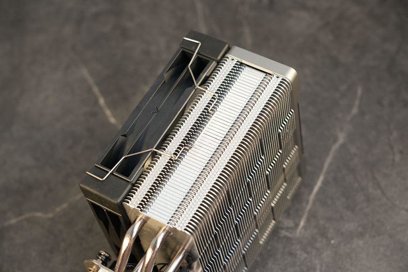 D4不落伍，12600K、微星Z690刀锋TI再战三年不服输