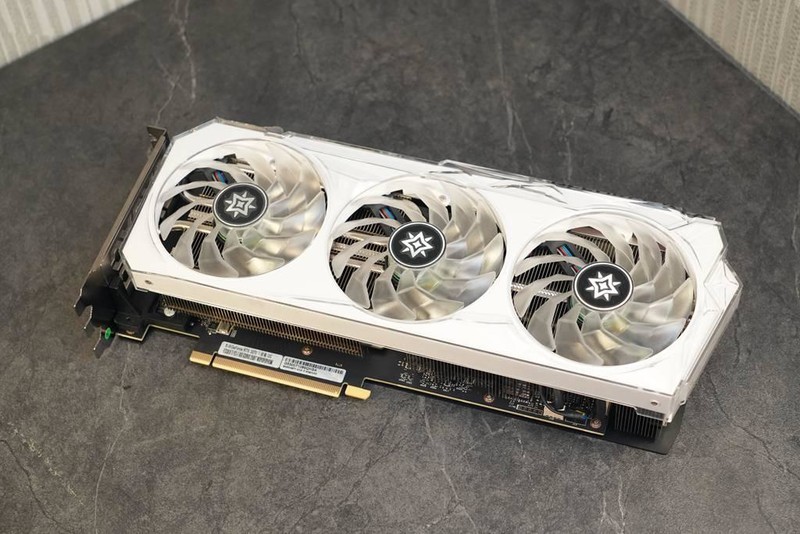 D4不落伍，12600K、微星Z690刀锋TI再战三年不服输