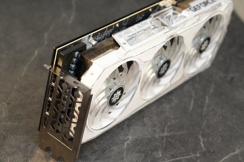 D4不落伍，12600K、微星Z690刀锋TI再战三年不服输