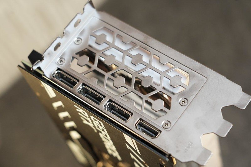 D4不落伍，12600K、微星Z690刀锋TI再战三年不服输