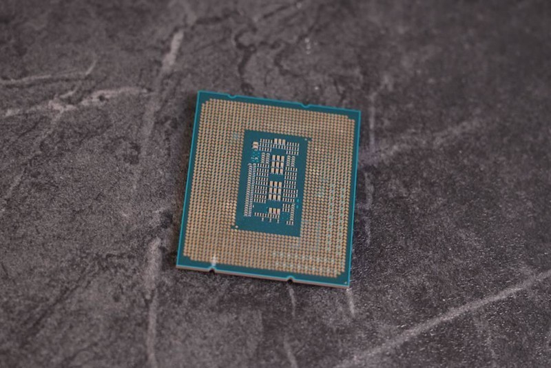 D4不落伍，12600K、微星Z690刀锋TI再战三年不服输