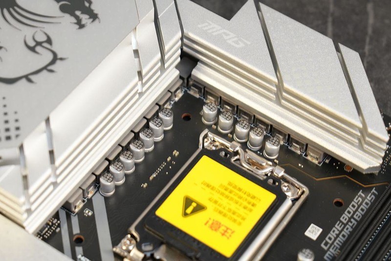 D4不落伍，12600K、微星Z690刀锋TI再战三年不服输