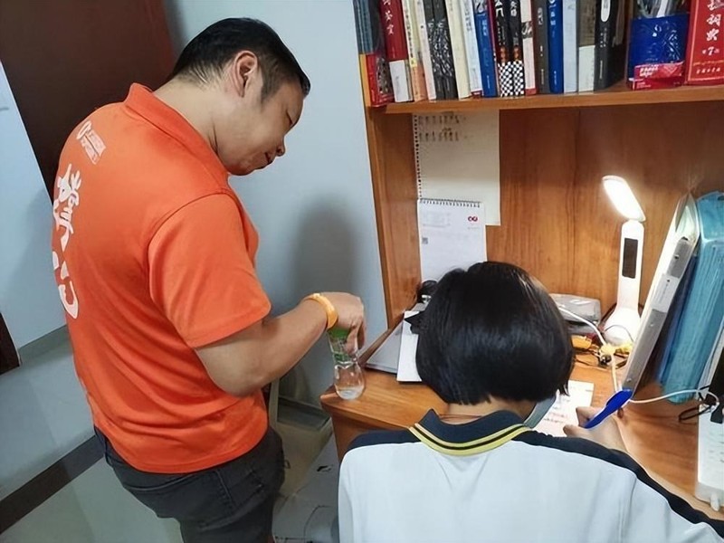 功能单一的词典笔还在用？可别耽误孩子了！双头笔学全科不香吗？