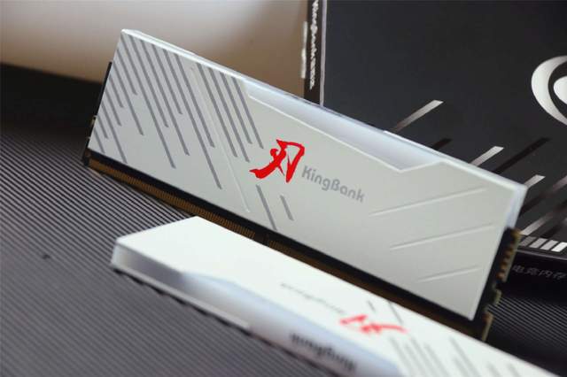 intel XMP3.0认证！金百达刃系列内存装机：海力士A-Die颗粒给力