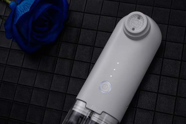 告别手动的酸爽，油腻大叔尝鲜inFace超微小气泡黑头仪