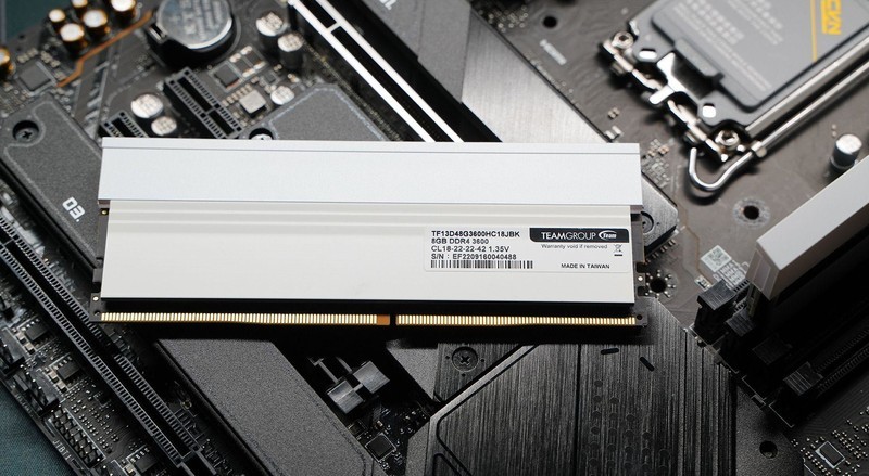 既好看还能超 十铨梦境DDR4 3600MHz 8G*2内存评测