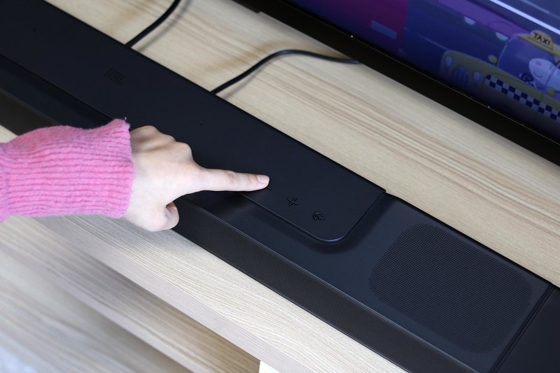 把电影院的音效带回家，JBL影霸回音壁体验，3D环绕音免布线设计