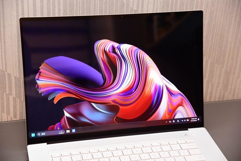 简约并不简单！AI，游戏全能手，华硕灵耀16 Air笔记本实测！