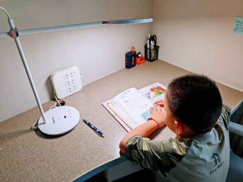 使用护眼台灯能不能有效预防近视？买灯不懂选购技巧是在花冤枉钱