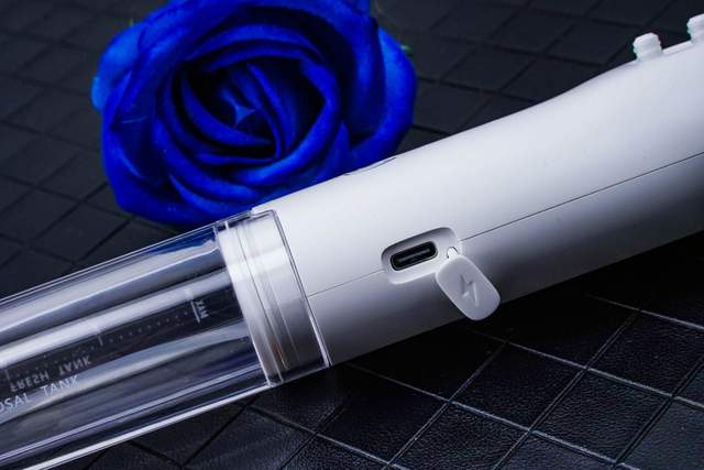 告别手动的酸爽，油腻大叔尝鲜inFace超微小气泡黑头仪