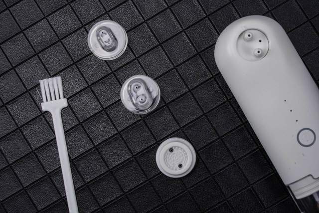 告别手动的酸爽，油腻大叔尝鲜inFace超微小气泡黑头仪