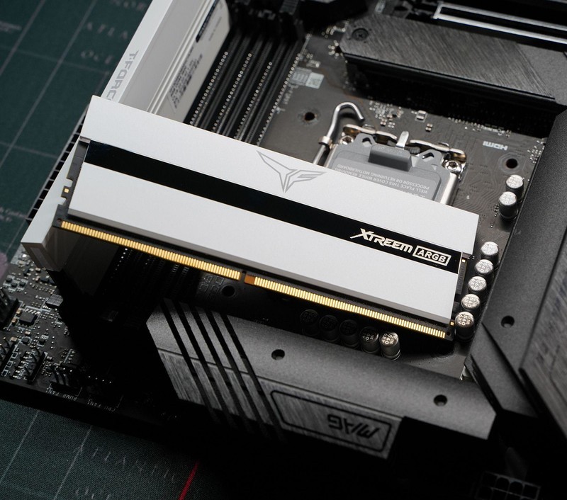 既好看还能超 十铨梦境DDR4 3600MHz 8G*2内存评测