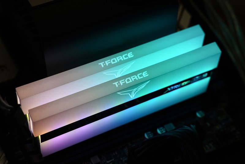 既好看还能超 十铨梦境DDR4 3600MHz 8G*2内存评测