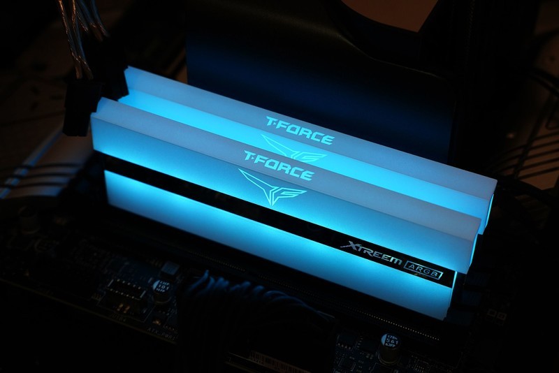 既好看还能超 十铨梦境DDR4 3600MHz 8G*2内存评测