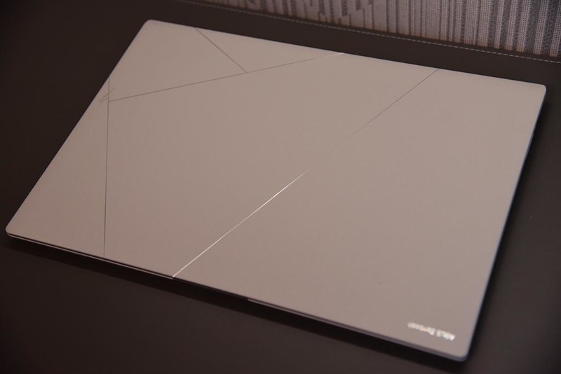 简约并不简单！AI，游戏全能手，华硕灵耀16 Air笔记本实测！