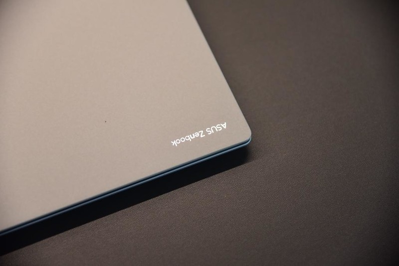 简约并不简单！AI，游戏全能手，华硕灵耀16 Air笔记本实测！