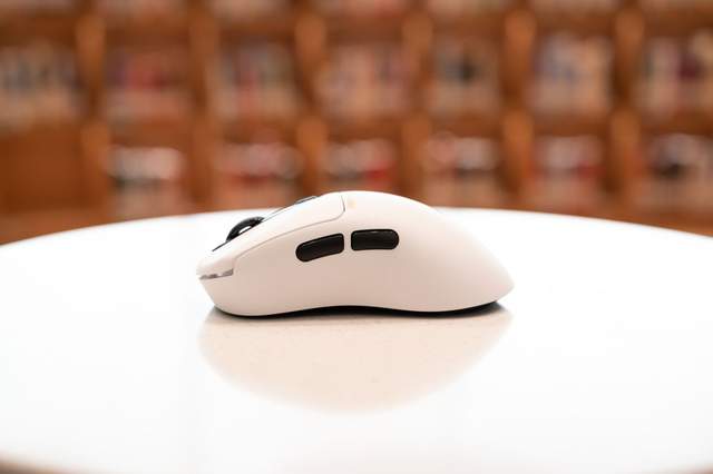 59克轻量级游戏鼠标，8K精准操作新体验，雷柏VT3 Pro Max上手