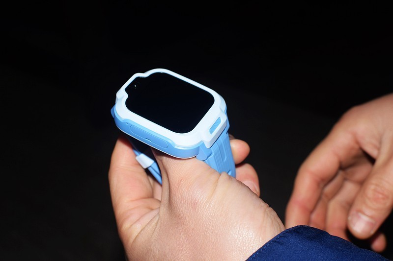 为孩子的安全与成长保驾护航 REDMI儿童手表