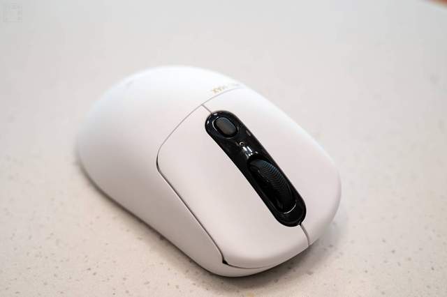 59克轻量级游戏鼠标，8K精准操作新体验，雷柏VT3 Pro Max上手