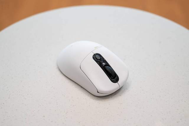 59克轻量级游戏鼠标，8K精准操作新体验，雷柏VT3 Pro Max上手