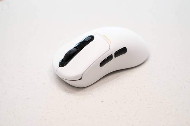 59克轻量级游戏鼠标，8K精准操作新体验，雷柏VT3 Pro Max上手