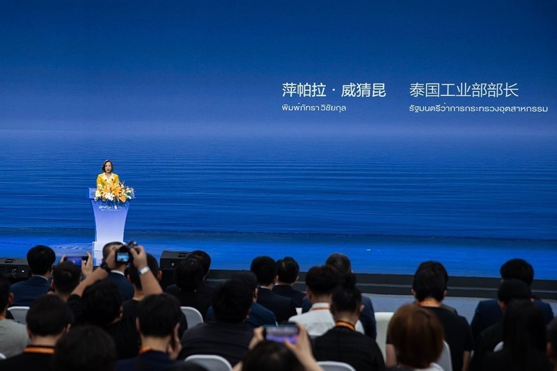 比亚迪打响出海又一枪！泰国工厂竣工并下线第800万辆新能源汽车