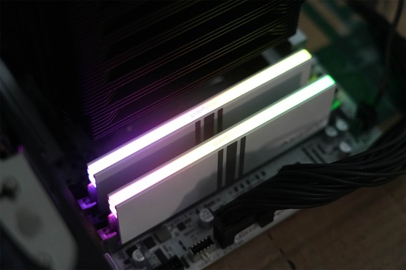 极限挑战！阿斯加特内存超频，华硕Z890AYW W主板助力性能飞跃