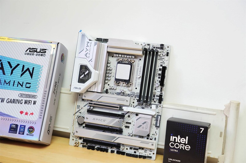 极限挑战！阿斯加特内存超频，华硕Z890AYW W主板助力性能飞跃