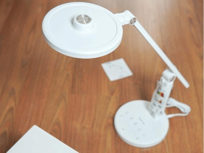 儿童护眼灯真的护眼吗？劣质儿童护眼灯的隐形危害，你可能忽视了