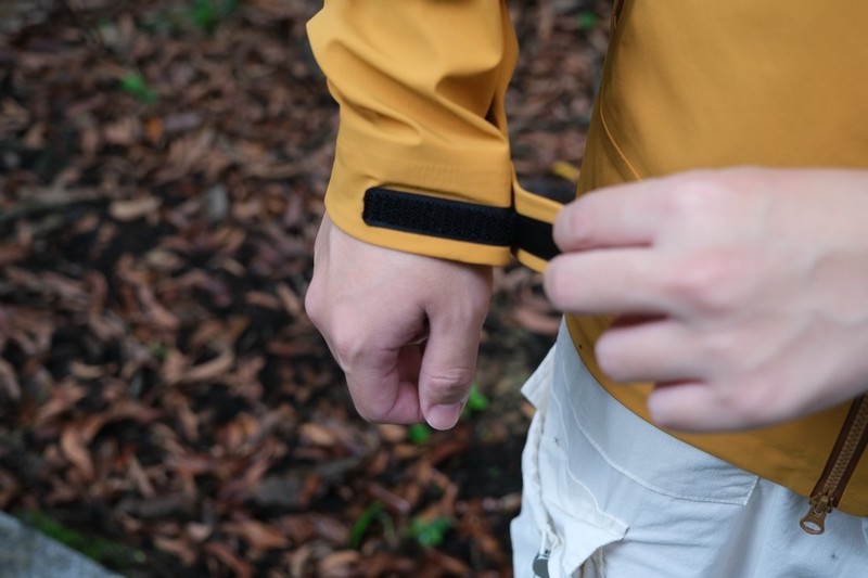 山野间的守护者：天石狼塔冲锋衣深度测评