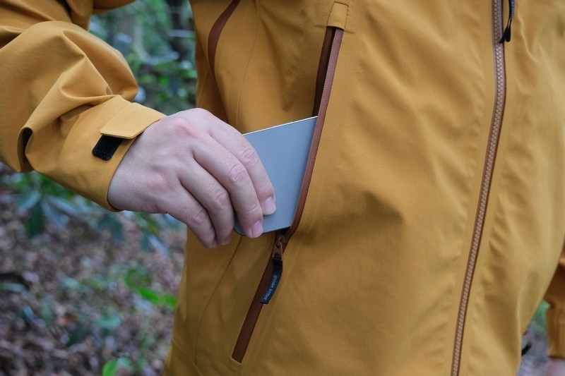 山野间的守护者：天石狼塔冲锋衣深度测评