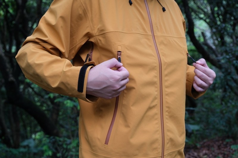 山野间的守护者：天石狼塔冲锋衣深度测评