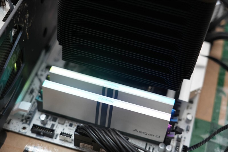 极限挑战！阿斯加特内存超频，华硕Z890AYW W主板助力性能飞跃