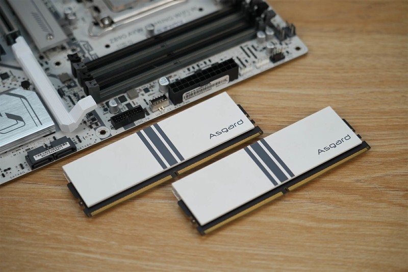 极限挑战！阿斯加特内存超频，华硕Z890AYW W主板助力性能飞跃
