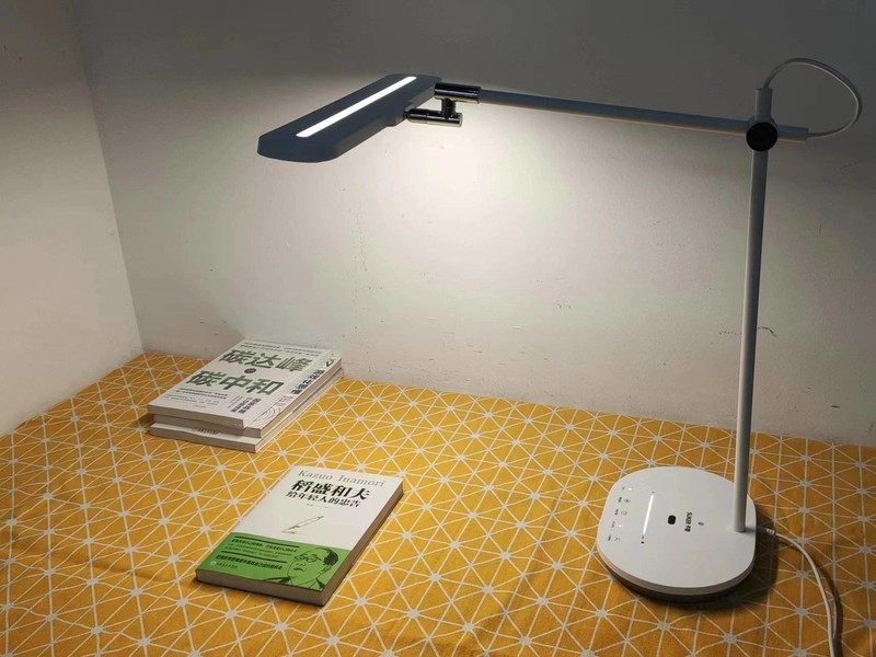 做作业用台灯好还是不用台灯？高口碑护眼台灯分享