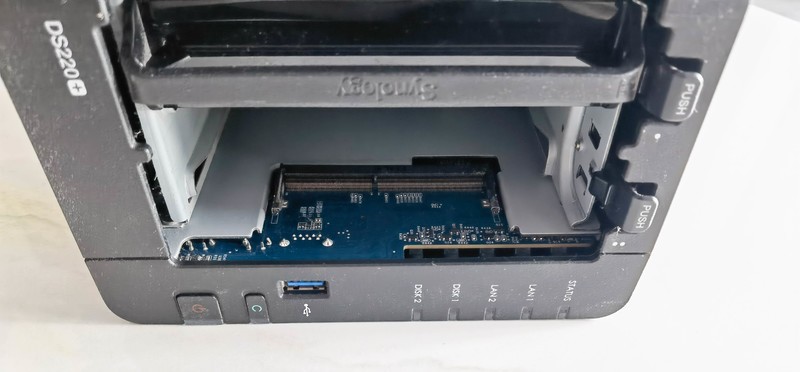 群晖DS220+扩展星空体育平台8G 3200MHz内存，完美兼容