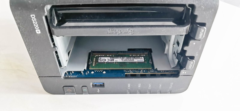 群晖DS220+扩展星空体育平台8G 3200MHz内存，完美兼容