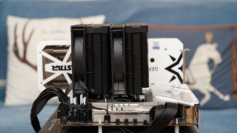 经典IP再升级，九州风神 大霜塔数显版散热器体验分享